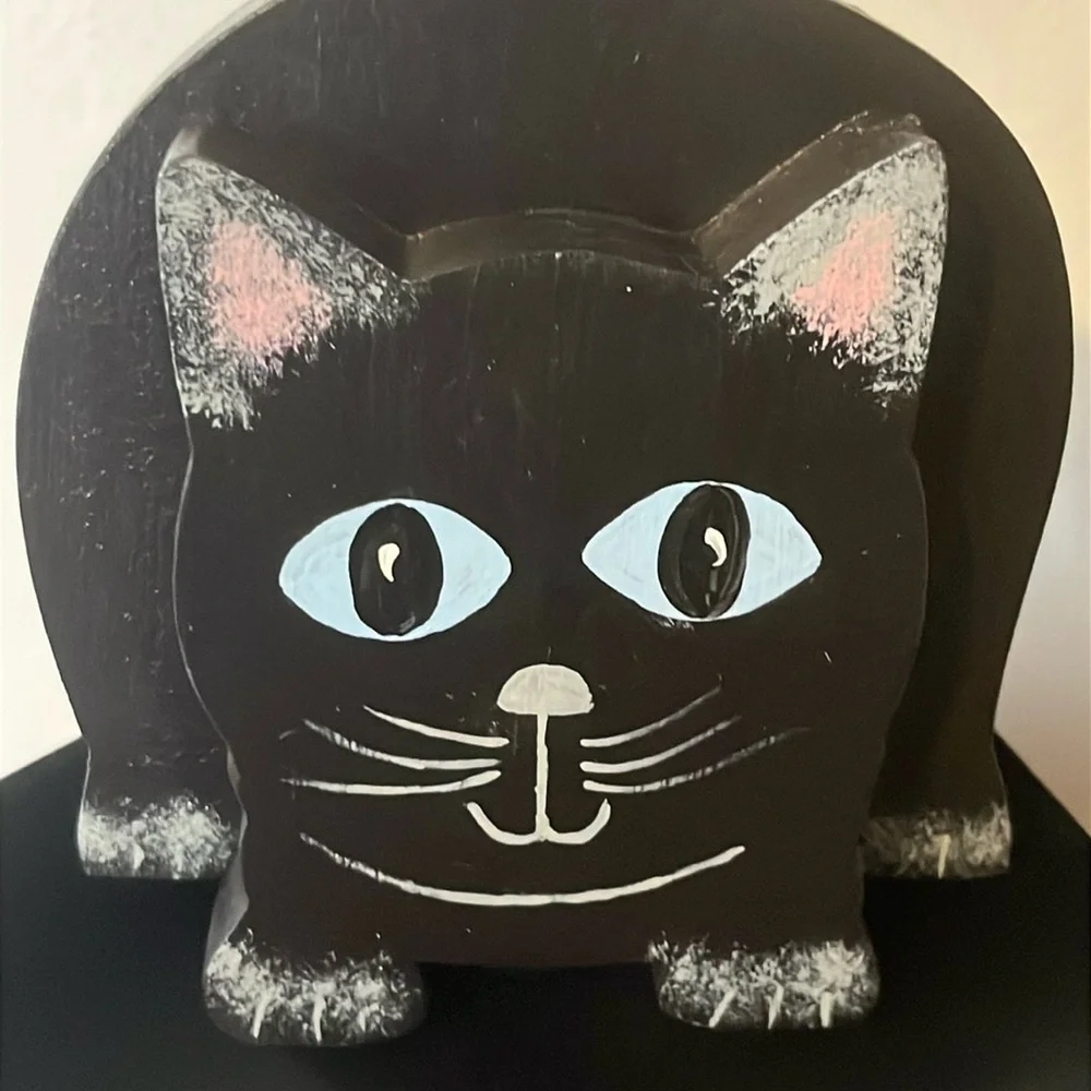 Hand Painted Wooden Crouching Black Cat Vintage 1990s Shelf Sitter Signed‎